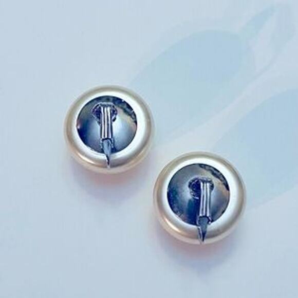 Vtg 50s Mid-Century Puffy Button Faux Pearl Clip-on Earrings Silver Tone - Picture 4 of 4